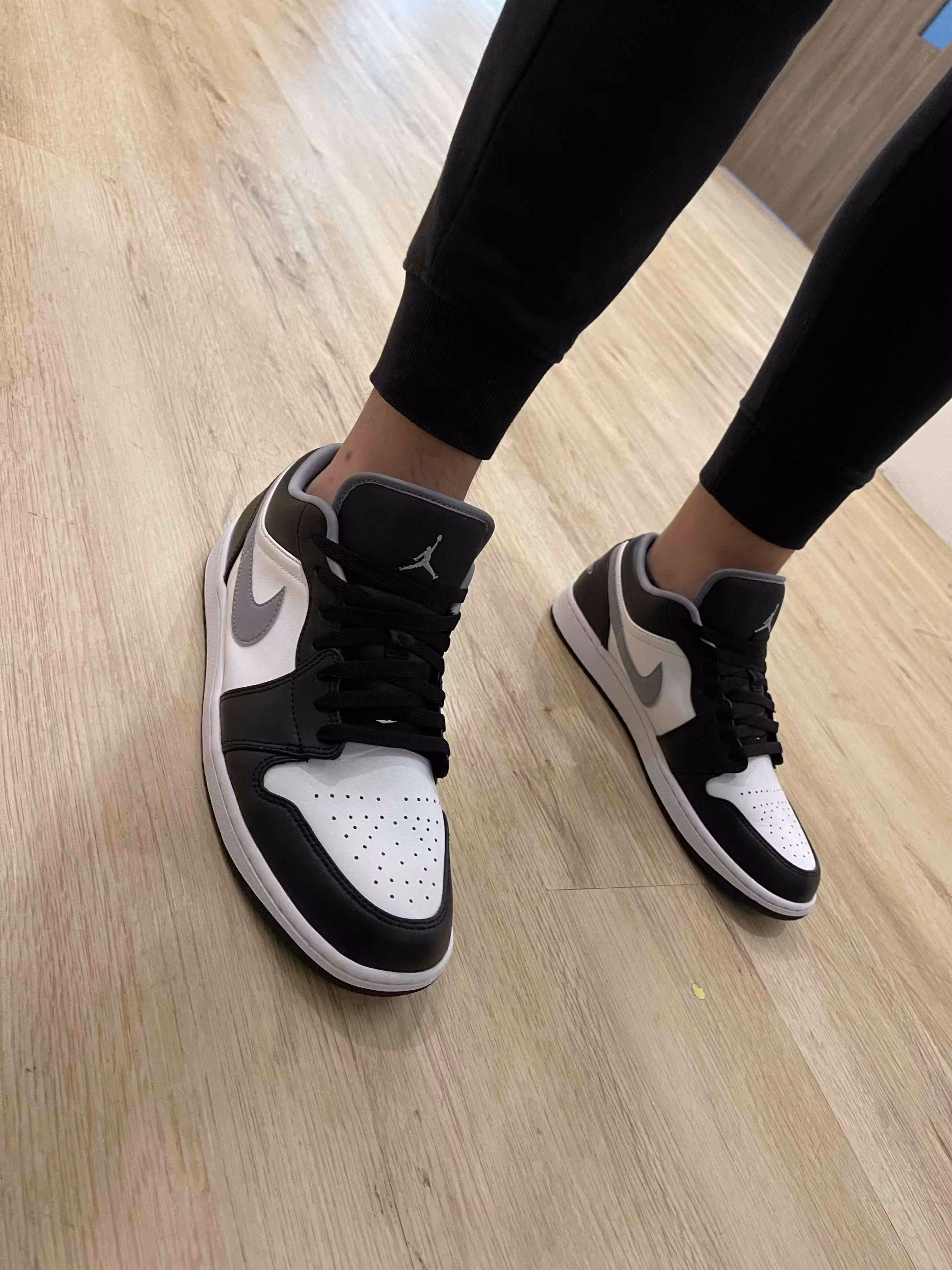 Air Jordan 1 Low 'Black Medium Grey' 553558-040 Air Jordan 1 Low 'Black Medium Grey' 553558-040